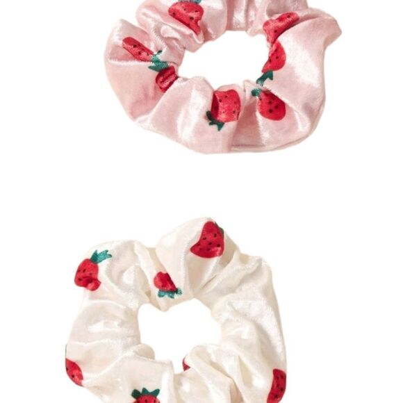 Strawberry 🍓 Print Scrunchies - Picture 3 of 3